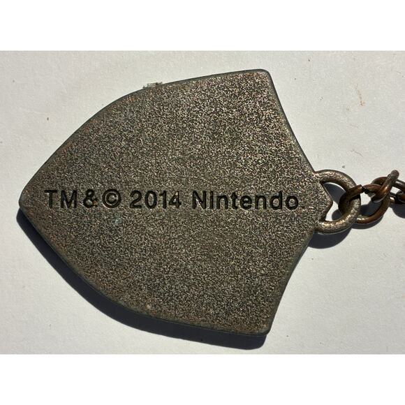 Nintendo The Legend of Zelda Metal Hylian Sheild Key Chain 1994 Bioworld - Picture 4 of 4